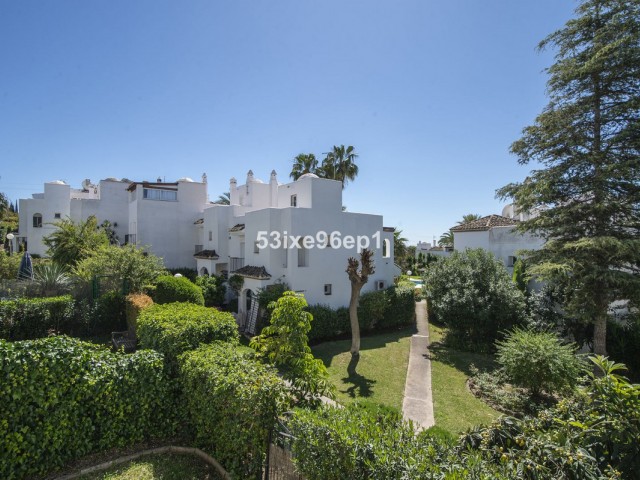 5 Makuuhuoneen Huvila New Golden Mile