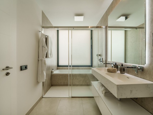 Villa avec 5 Chambres  à Puerto Banús