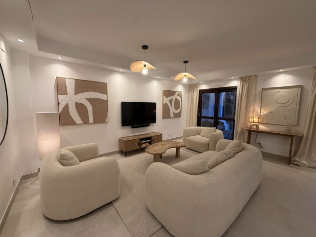 Adosado con 4 Dormitorios  en Estepona