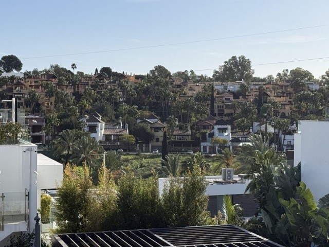 Adosado con 4 Dormitorios  en Estepona