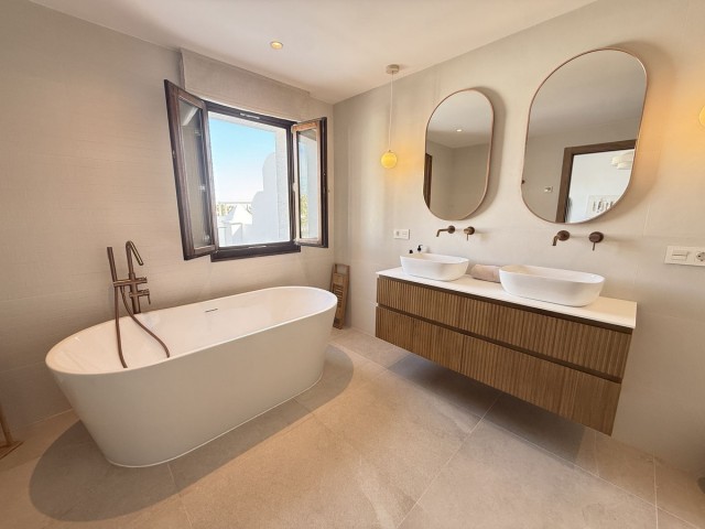 4 Bedrooms Townhouse in New Golden Mile
