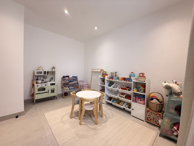 4 Bedrooms Townhouse in New Golden Mile