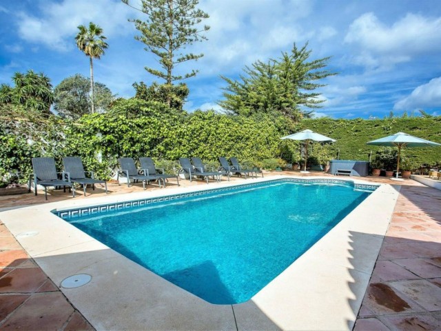 Villa avec 7 Chambres  à San Pedro de Alcántara