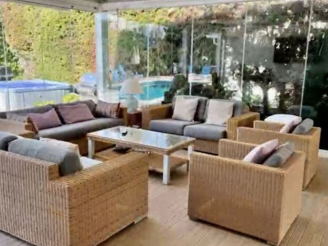 Villa avec 7 Chambres  à San Pedro de Alcántara