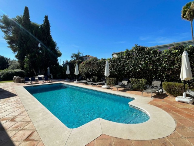 Villa avec 7 Chambres  à San Pedro de Alcántara