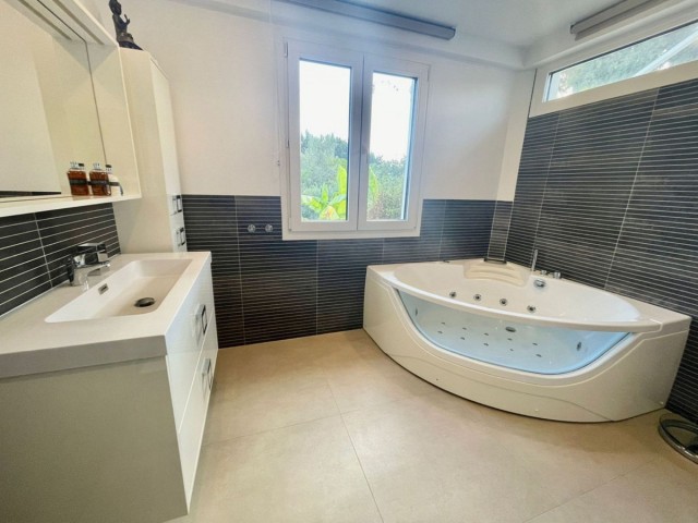 Villa avec 7 Chambres  à San Pedro de Alcántara