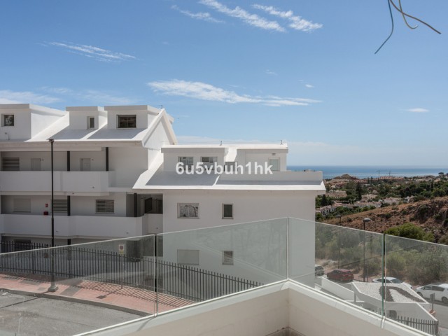 Adosado con 4 Dormitorios  en Benalmadena