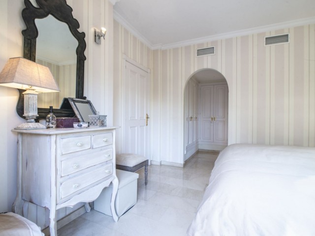 3 Bedrooms Apartment in Nueva Andalucía