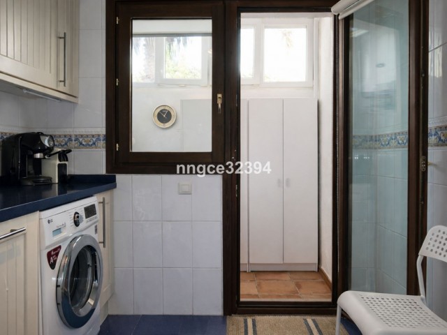 Maison mitoyenne avec 4 Chambres  à Manilva