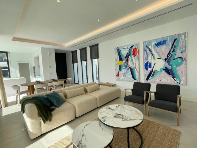 6 Soveroms Villa i Estepona