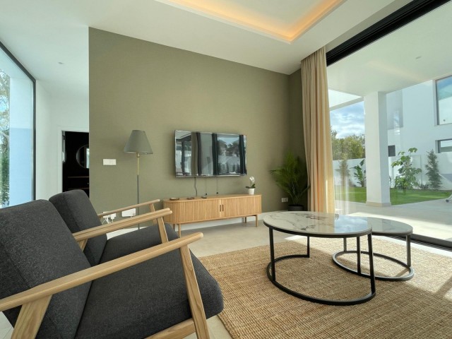 6 Soveroms Villa i Estepona