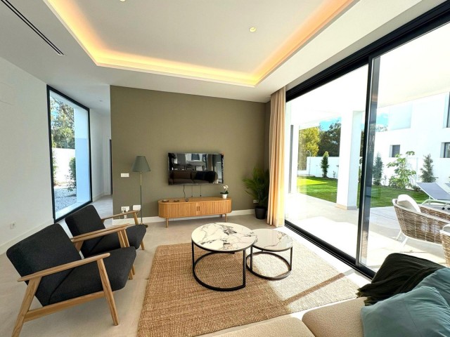 6 Soveroms Villa i Estepona