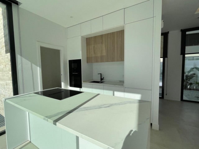 6 Soveroms Villa i Estepona