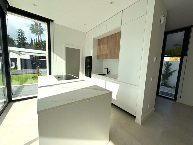 6 Soveroms Villa i Estepona