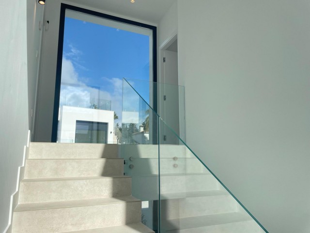 6 Soveroms Villa i Estepona