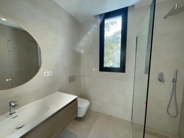 6 Soveroms Villa i Estepona