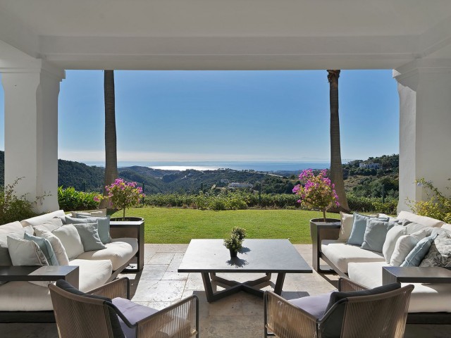 5 Bedrooms Villa in Benahavís