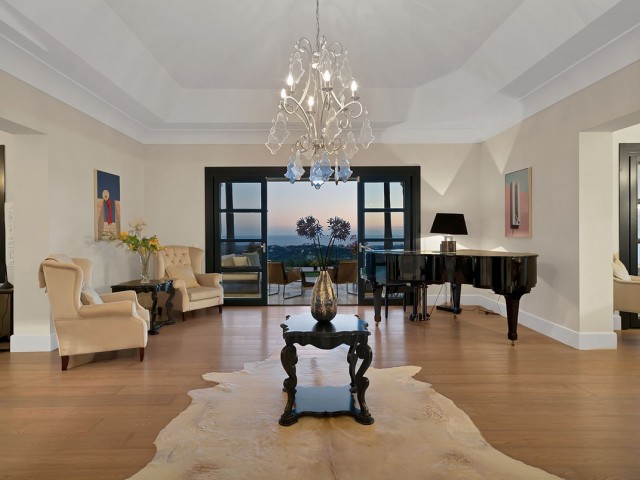 5 Bedrooms Villa in Benahavís