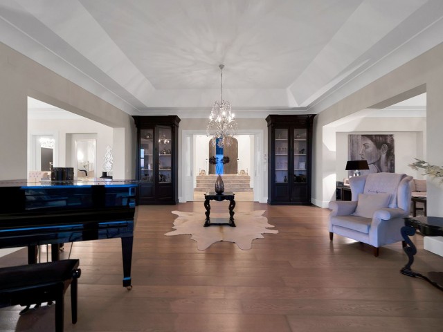 5 Bedrooms Villa in Benahavís