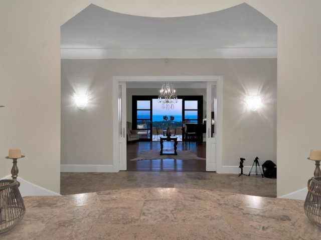 5 Bedrooms Villa in Benahavís