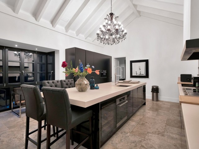 5 Bedrooms Villa in Benahavís