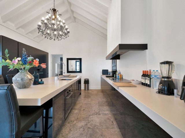 5 Bedrooms Villa in Benahavís