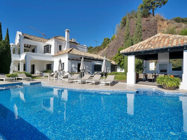 5 Soveroms Villa i Benahavís