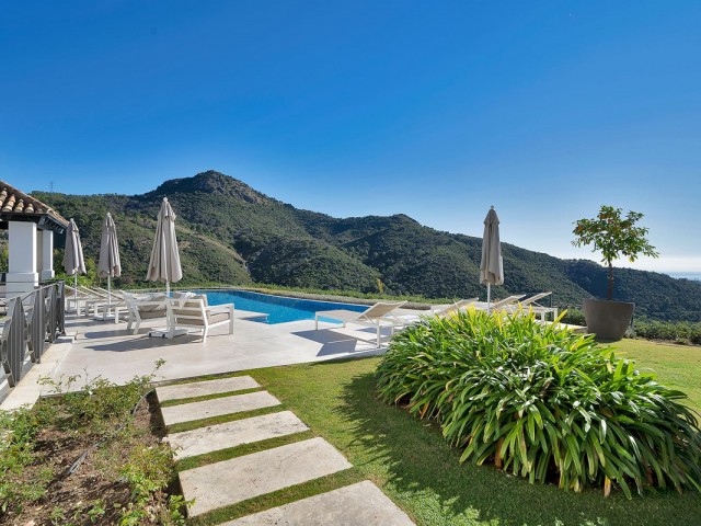 5 Soveroms Villa i Benahavís