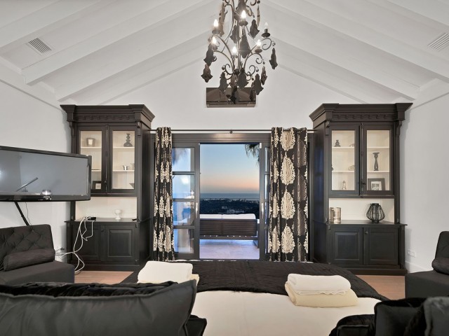 5 Soveroms Villa i Benahavís