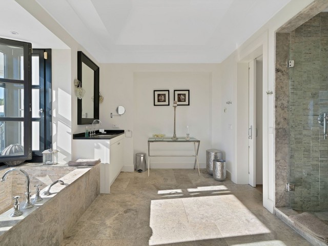 5 Sovrums Villa i Benahavís