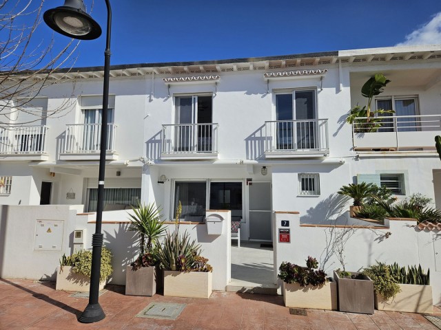 Maison mitoyenne avec 4 Chambres  à La Cala de Mijas
