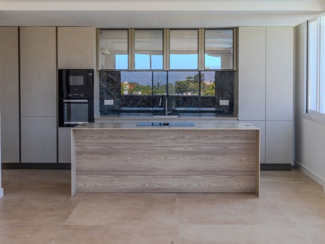 2 Bedrooms Apartment in Nueva Andalucía