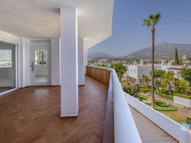 2 Bedrooms Apartment in Nueva Andalucía