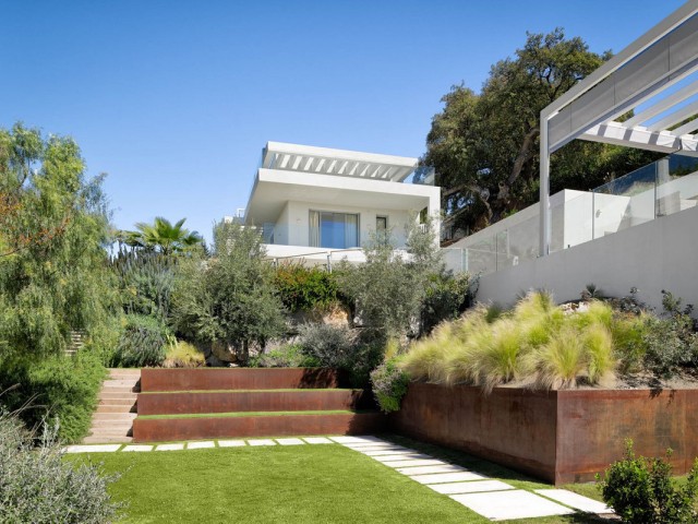 5 Bedrooms Villa in Elviria