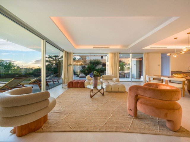 5 Bedrooms Villa in Elviria