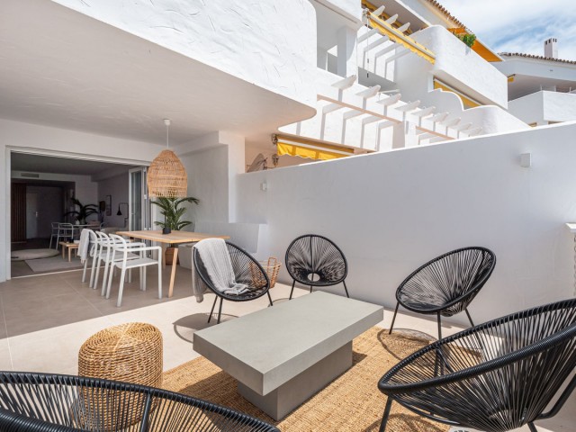 2 Bedrooms Apartment in Nueva Andalucía