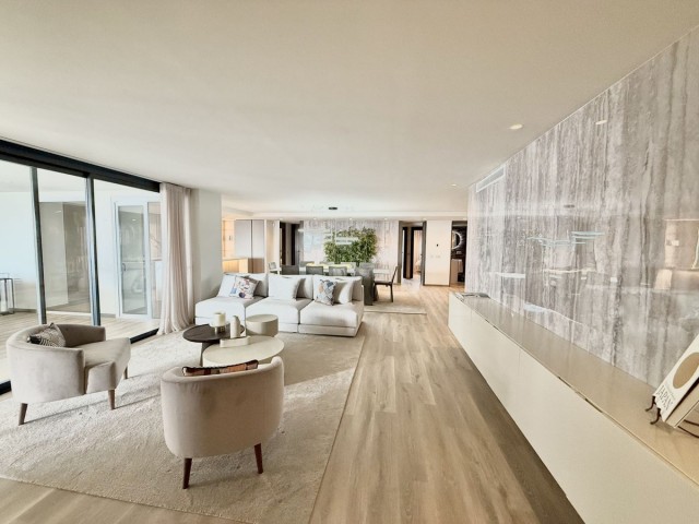 5 Bedrooms Apartment in Puerto Banús