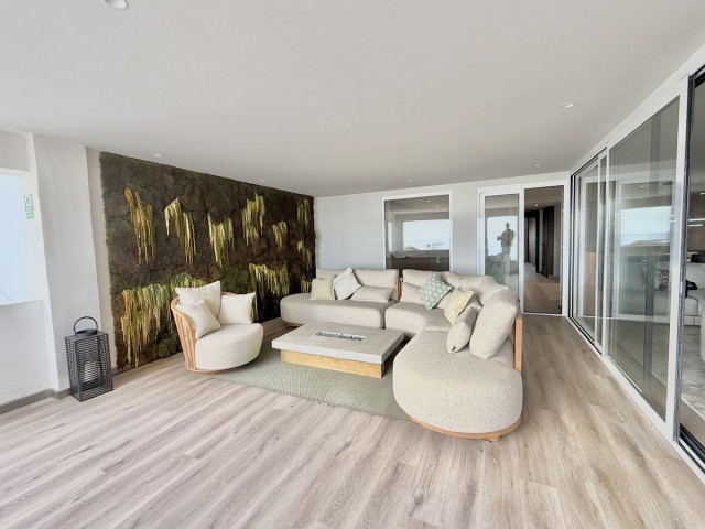 5 Bedrooms Apartment in Puerto Banús