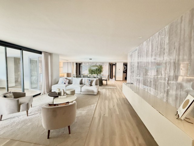 5 Bedrooms Apartment in Puerto Banús