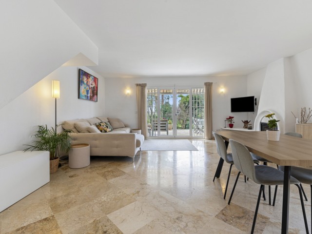 3 Bedrooms Townhouse in Estepona