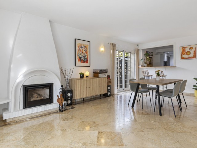 3 Bedrooms Townhouse in Estepona