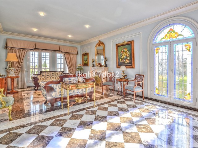 Villa avec 10 Chambres  à Benalmadena