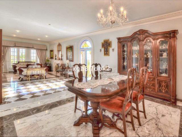 Villa avec 10 Chambres  à Benalmadena