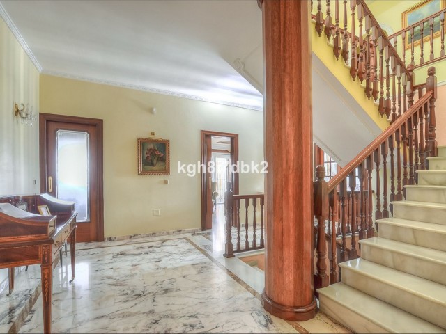 Villa avec 10 Chambres  à Benalmadena