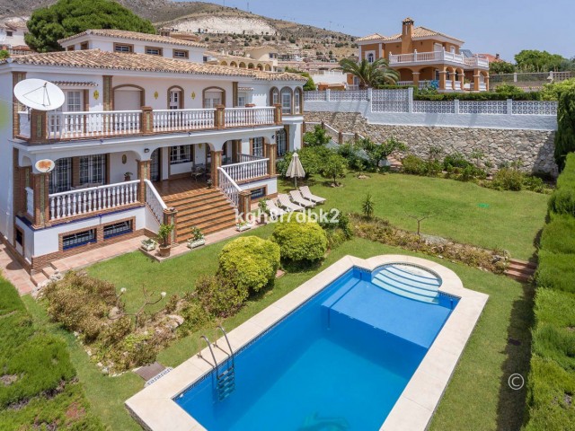 10 Soveroms Villa i Benalmadena