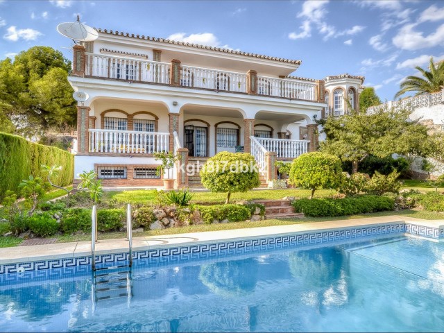10 Soveroms Villa i Benalmadena