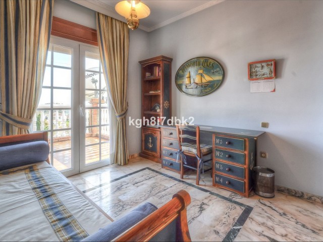 10 Soveroms Villa i Benalmadena