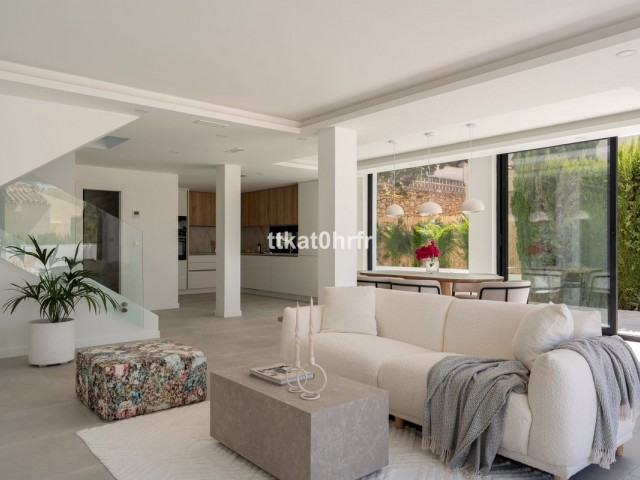 3 Bedrooms Villa in Nueva Andalucía