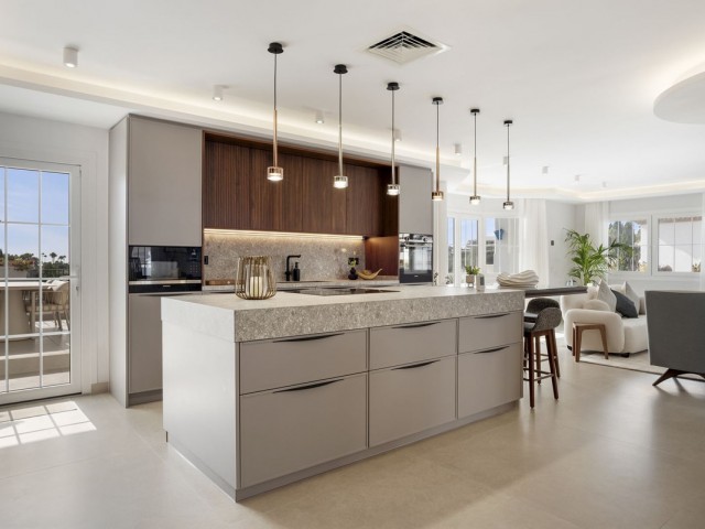 5 Bedrooms Apartment in Nueva Andalucía