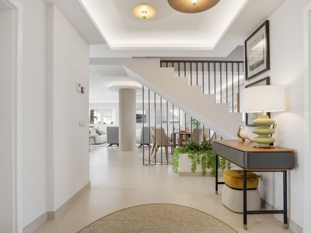 5 Bedrooms Apartment in Nueva Andalucía